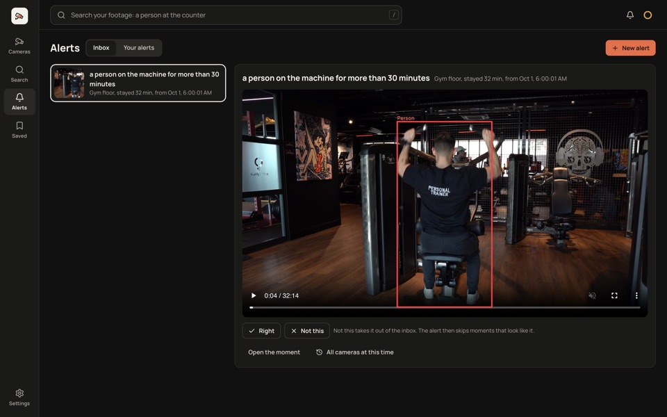 An alert in the app: a person on the machine for more than 30 minutes, how long the man on it stayed, and its video, the man boxed in red.